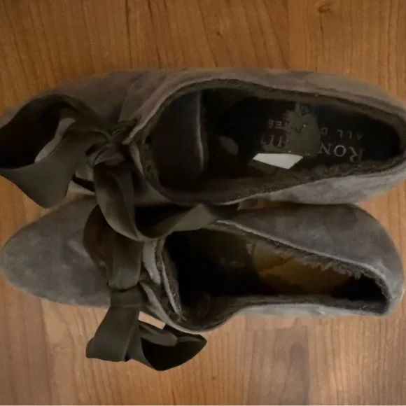 Ron white Harlowe Suede Bootie, made in Italy, size 5. - Picture 7 of 9